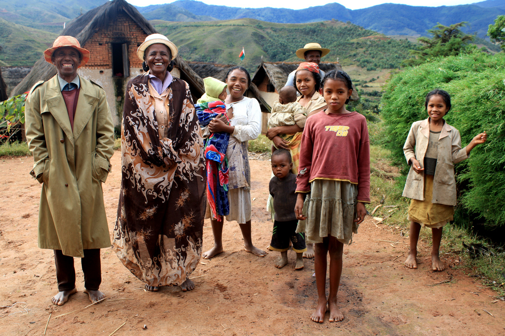Сколько там проживает людей. Малагасийцы народ Африки. Малагасийцы племя в Африке-. Мальгаши народ Африки. Мальгаши народ Мадагаскара.