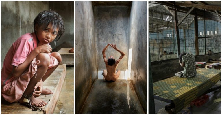 Fotografie ukazujúce otrasné životné podmienky mentálne chorých pacientov v Indonézii