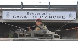 20081004 - CASALE DI PRINCIPE (CASERTA) - CRO CAMORRA: CHECK POINT A CASELE DI PRINCIPE CON MILITARI E CARABINIERI