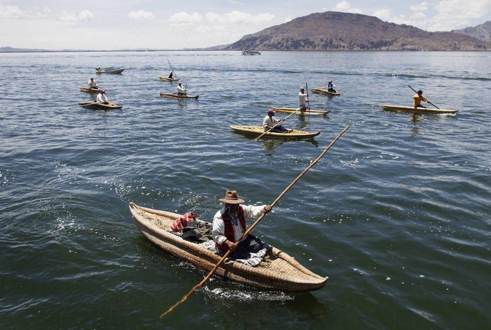 Dopravný prostriedok na jazere Titicaca, (REUTERS / Enrique Castro-Mendivil)