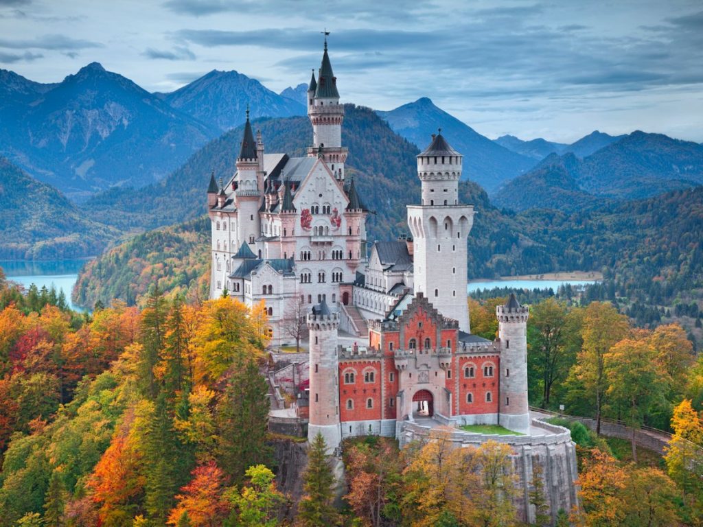 RudyBalasko / iStock, Neuschwanstein.de