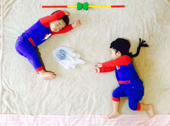 sleeping-japanese-twins-mom-dress-up-kids-photography-ayumiichi-12-57df9d580a731__700
