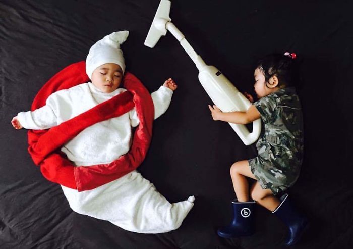 sleeping-japanese-twins-mom-dress-up-kids-photography-ayumiichi-19-57df9d6478490__700