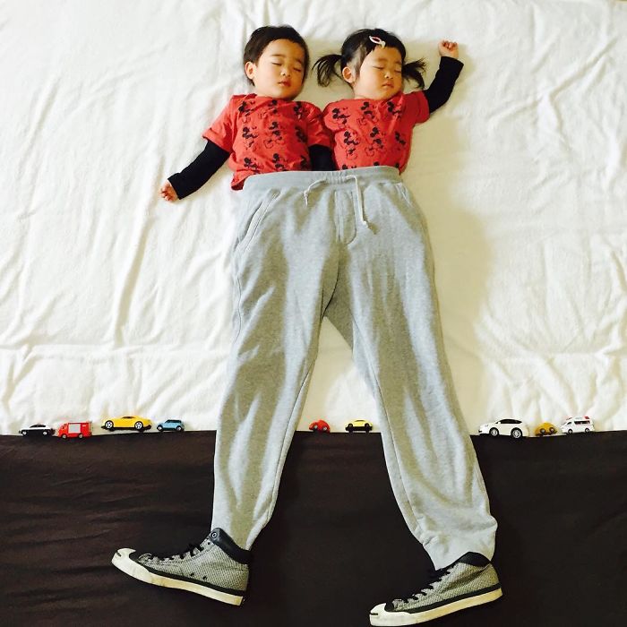sleeping-japanese-twins-mom-dress-up-kids-photography-ayumiichi-2-57df9d14178c8__700