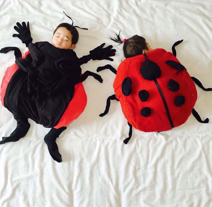 sleeping-japanese-twins-mom-dress-up-kids-photography-ayumiichi-20-57df9d675a6ff__700