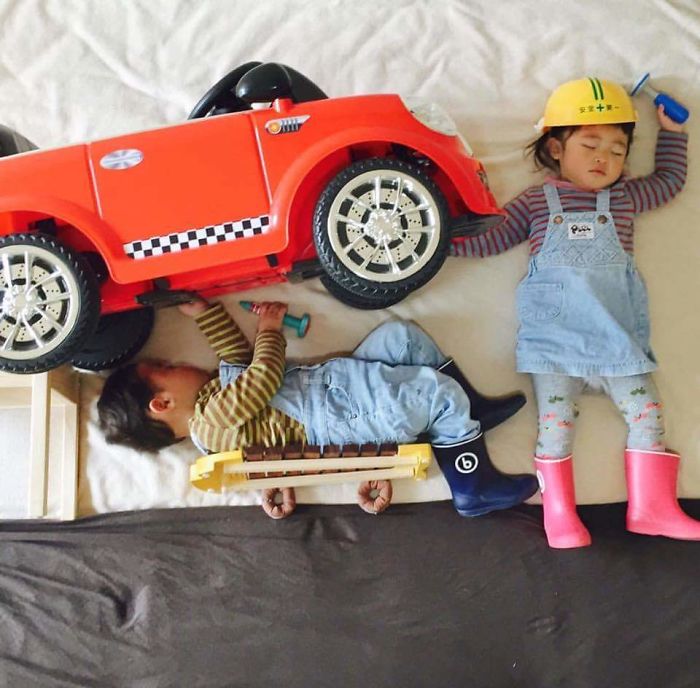 sleeping-japanese-twins-mom-dress-up-kids-photography-ayumiichi-26-57df9d760fba5__700
