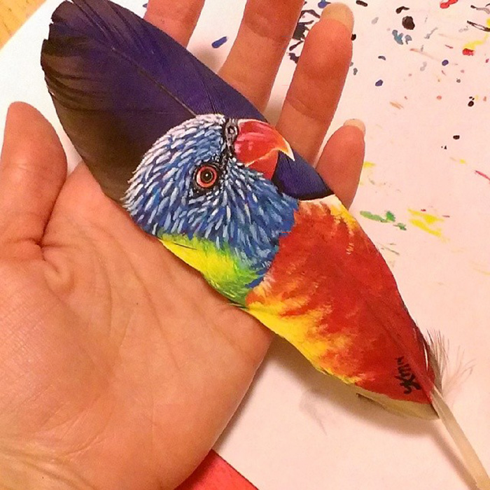 i-make-realistic-paintings-on-delicate-feathers-5809b78d07e7a__700