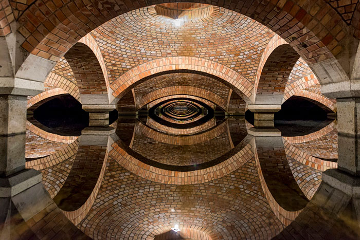 amazing-reflections-optical-illusion-124-58380d0c834e3__700