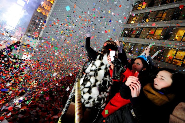 Neobyčajné konfety na oslavách nového roka v New Yorku