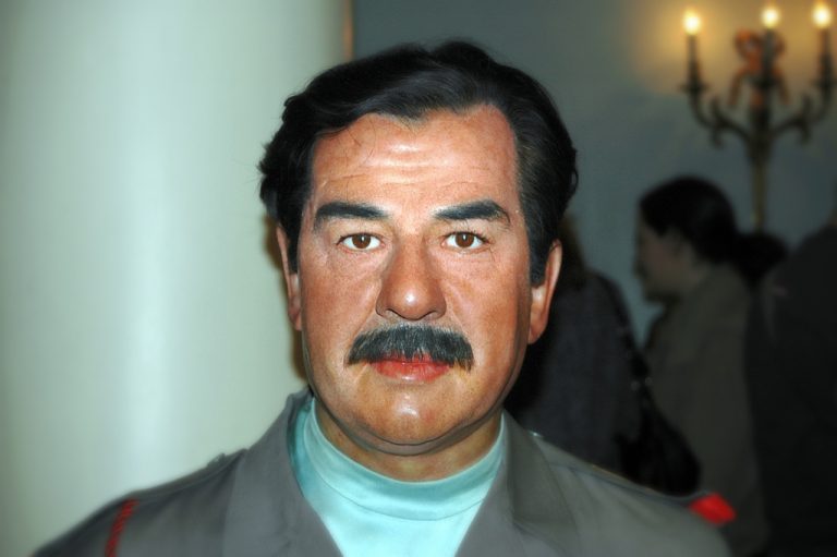 Ako Saddam Hussein napísal muzikál a 5 ďalších faktov, o ktorých ste ešte nepočuli