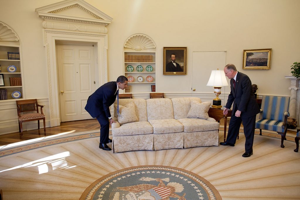 1200px Barack Obama moving couch in the Oval Office