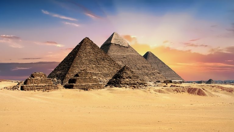 Postavili pyramídy skutočne Egypťania alebo im pomáhala iná civilizácia?