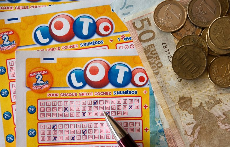 Peniaze s človekom robia divy – Títo ľudia váš presvedčia o tom, že vyhrať jackpot nie je vždy až takou výhrou