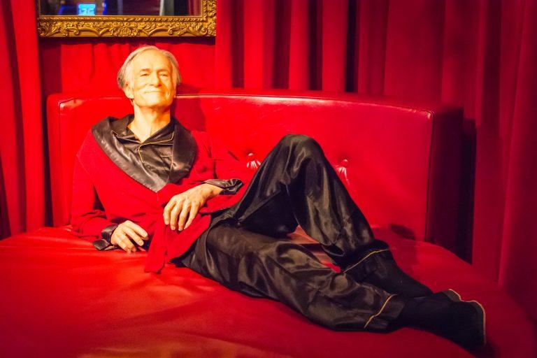 Hugh Hefner – 25 zaujímavostí o mužovi, ktorý založil populárnu značku Playboy a ovládol zábavný priemysel pre dospelých