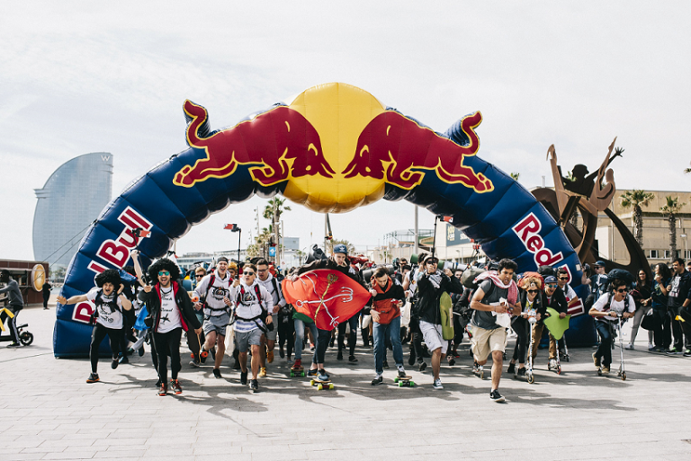 Trúfaš si vzdať sa peňazí, telefónu a precestovať Európu iba za plechovky? Tak potom Red Bull Can You Make It je tá pravá výzva pre teba.