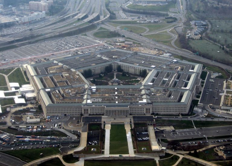 Americký pentagon skúma materiály pochádzajúce z neidentifikovateľných lietajúcich objektov