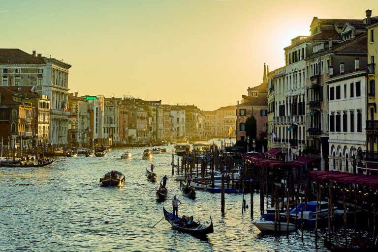 Benátska polícia reaguje na sťažnosť japonských turistov, ktorí zaplatili reštaurácii za jedlo 1100€