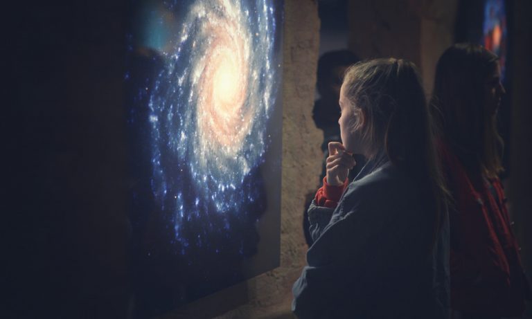 Výskum čiernych dier nám možno napovie, ako sa vyvíjajú menšie galaxie