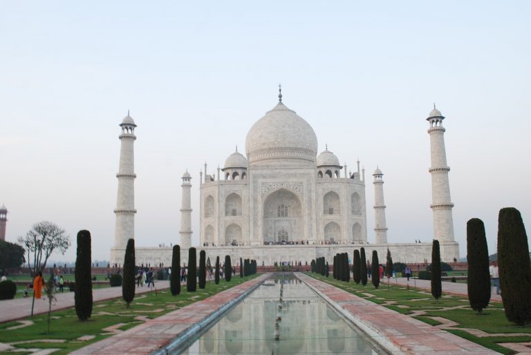 Taj Mahal bude musieť obmedziť počet návštevníkov, pri takých denných návaloch mu hrozí poškodenie