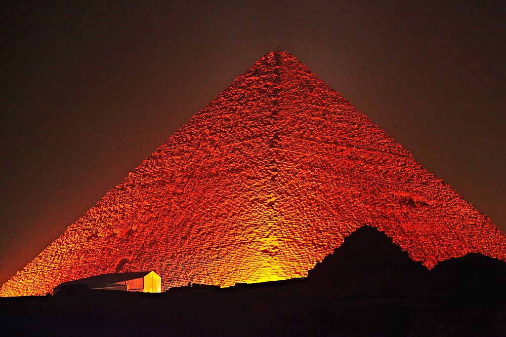 Great Pyramid of Giza at night by paweesit seven wonders of the world fotografia