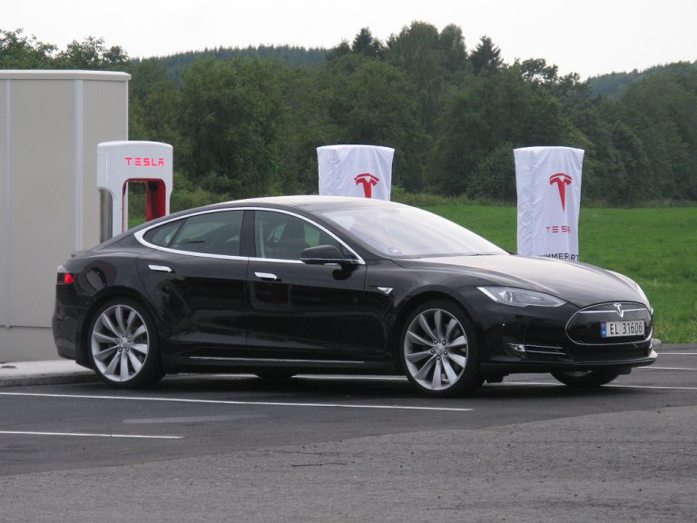 Fascinujúce začiatky elektromobilu a jeho postavenie v dnešnom svete