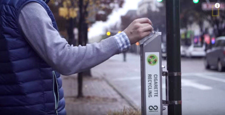 Táto firma recykluje „nerecyklovateľné“ predmety vrátane cigariet, ktoré využíva na výrobu ďalších vecí
