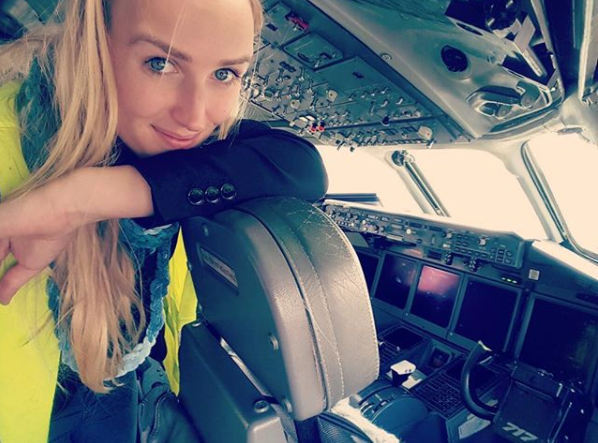 24-ročná pilotka ohuruje svet, fanúšikovia na sociálnych sieťach jej neustále pribúdajú