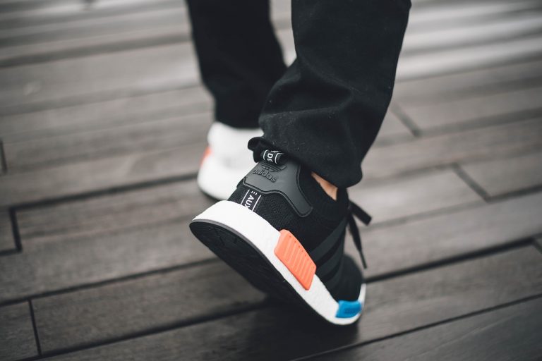 Adidas vyrobil v minulom roku viac ako 1 milión párov topánok z plastov, ktoré znečisťovali naše oceány