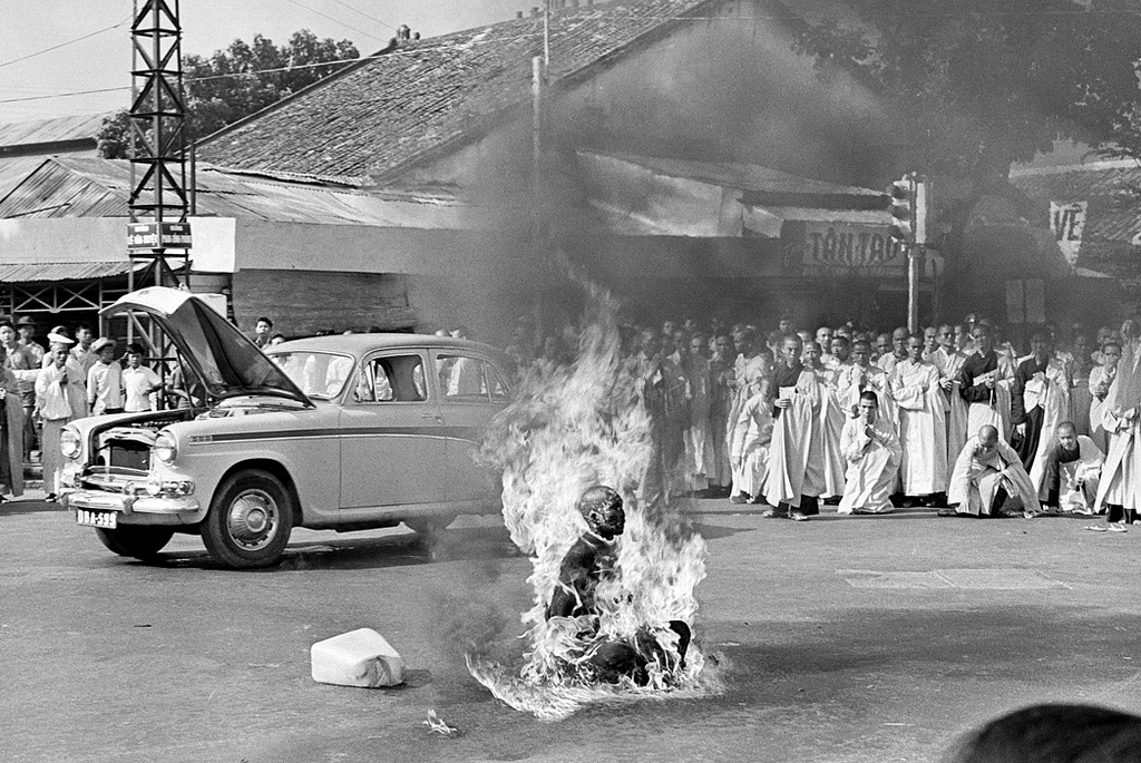 VIETNAM MONK PROTEST by Tommy Truong79 self-immolation fotografia