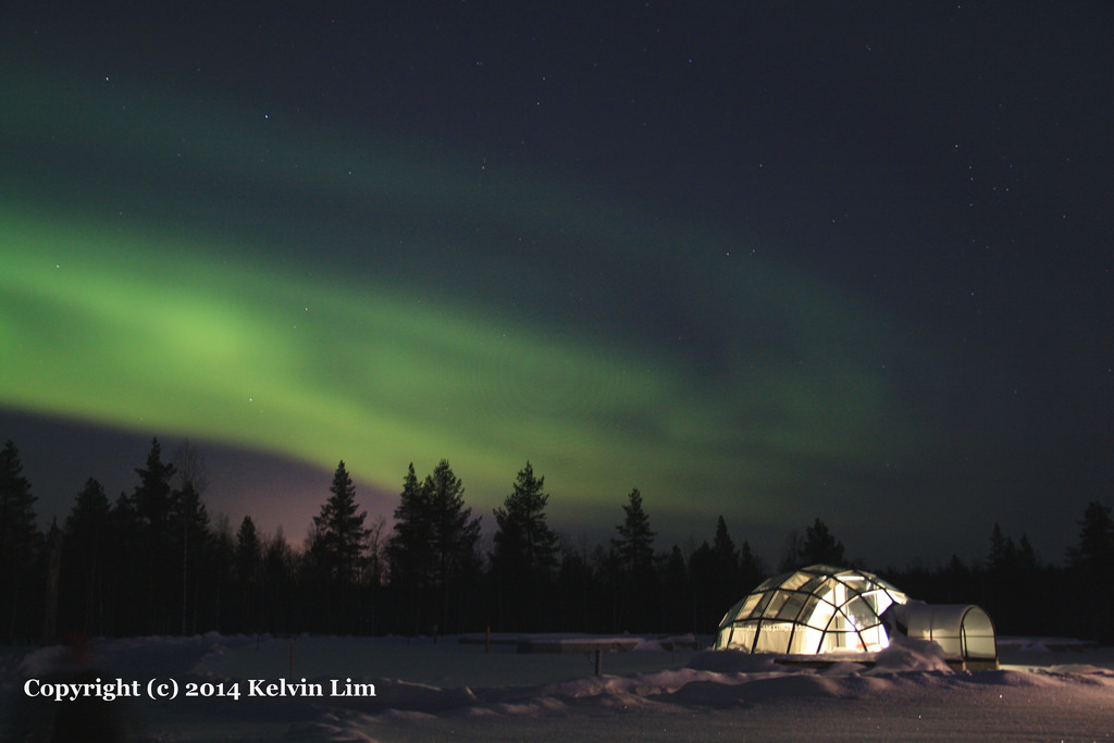 Aurora Borealis at the Glass Igloo Hotel in Kakslauttanen, Finland by kelvinlls finland glass igloo fotografia