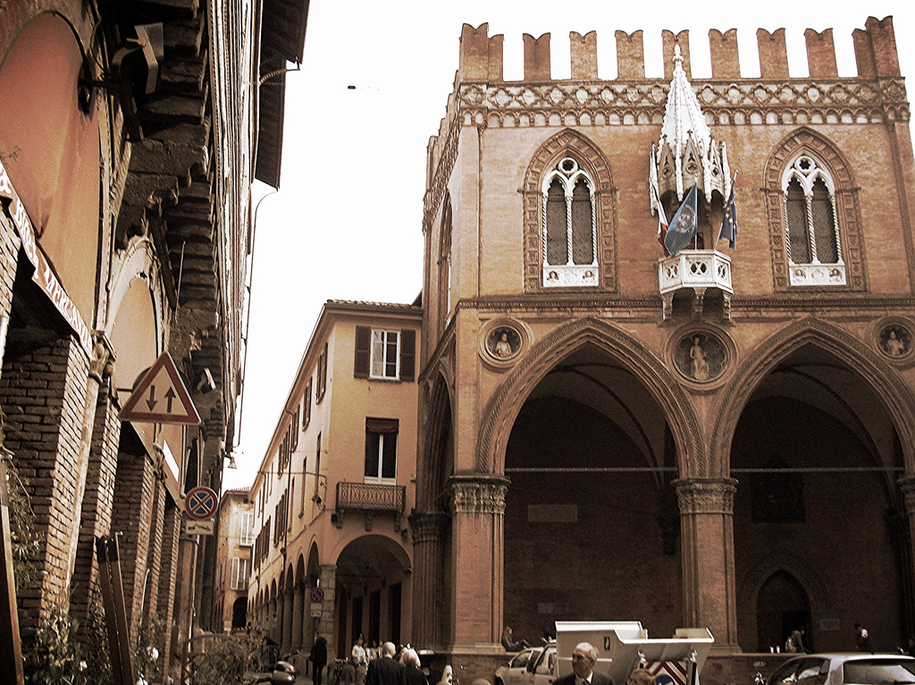 Piazza della Mercanzia - Bologna - Italy by Revolweb bologna italy fotografia