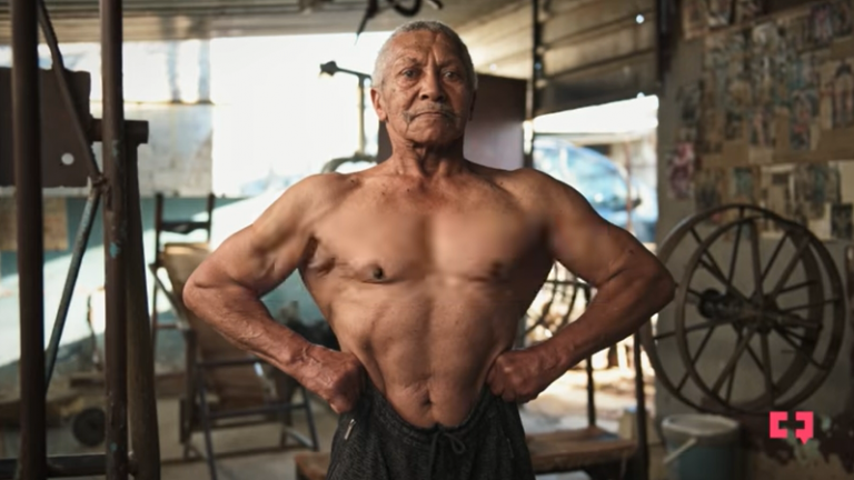 Najstarší aktívny bodybuilder v Južnej Afrike robí pre mladých ľudí veľké veci