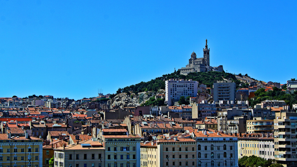 Basilica of Notre-Dame de la Garde by dariushuntly basilica notre dame marseille fotografia