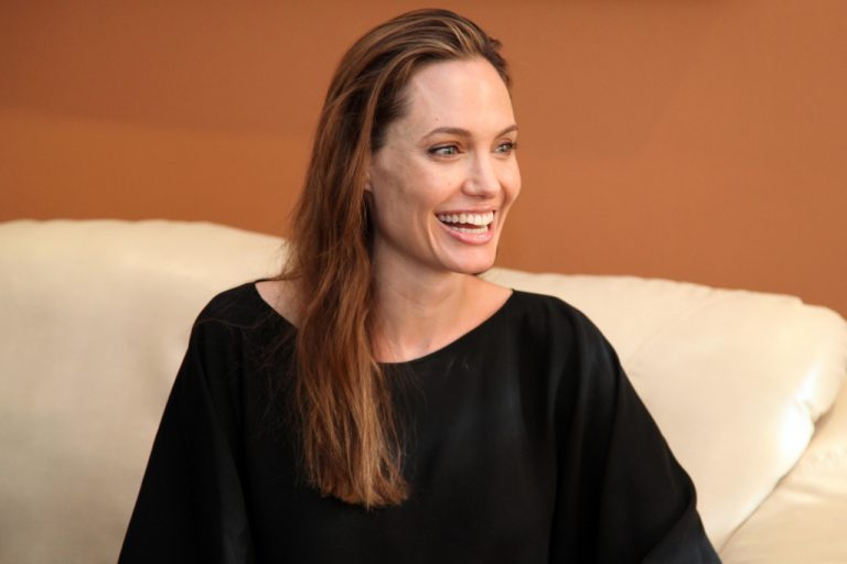 Angelina Jolie ako symbol krásy, ľudskosti i hereckého umenia. Nahliadnite do jej života