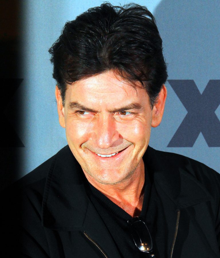Charlie Sheen alebo fenomenálny herec s množstvom temných stránok. Prečítajte si fakty z jeho života