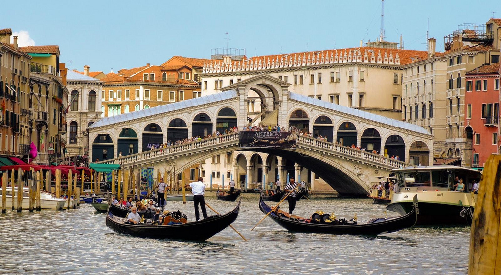 Rialto bridge in Venice, Italy by llamnudds venice ponte di rialto fotografia