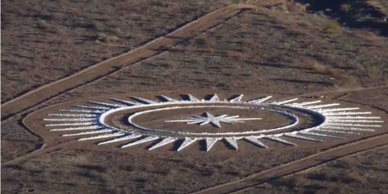 Muž tvrdil, že mu mimozemšťania prikázali postaviť pristávaciu dráhu pre UFO. A on to urobil