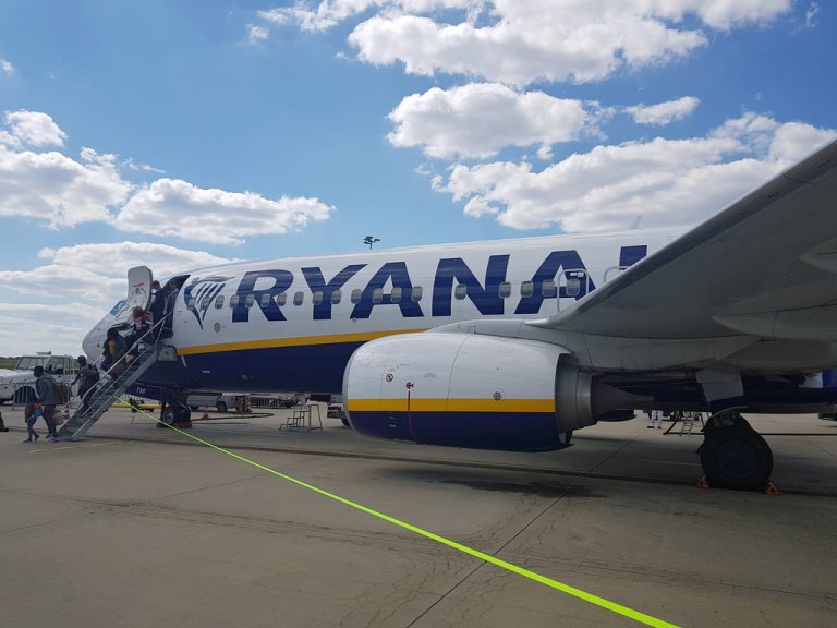Spoločnosť Ryanair opäť mení poplatky za batožinu. Zadarmo budete mať len malú tašku