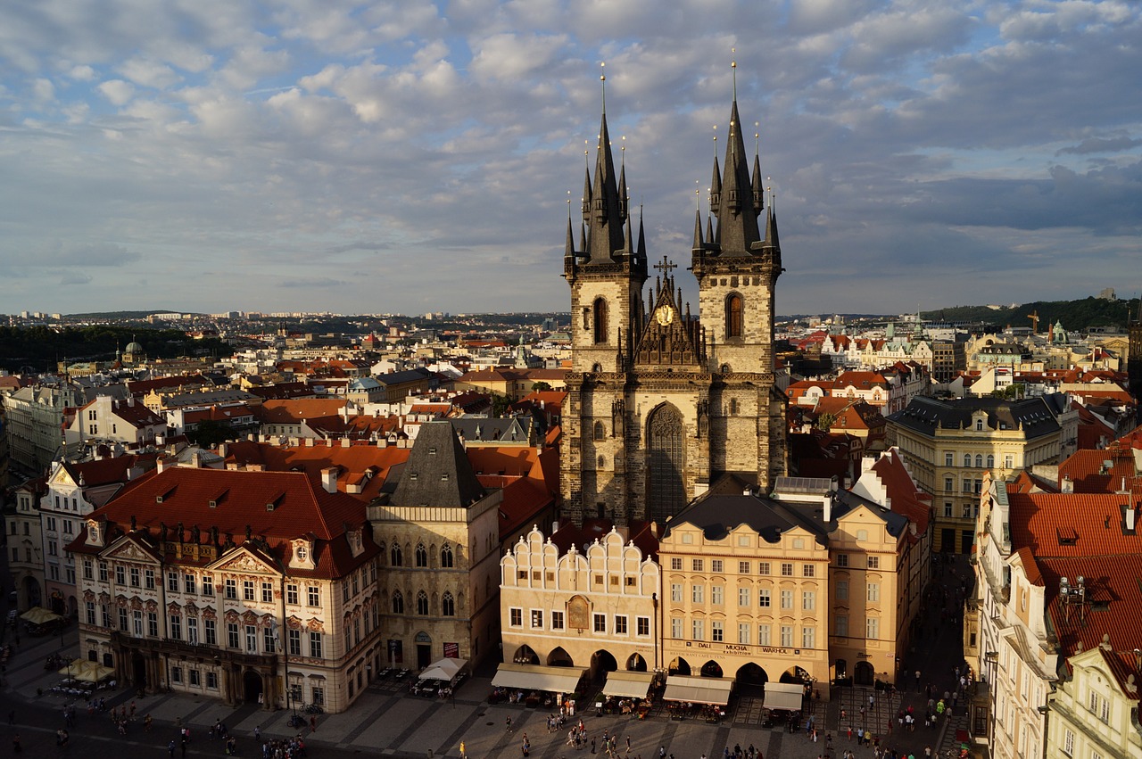 prague narrow street fotografia