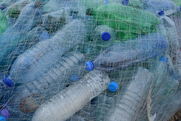 Aj vy môžete pomôcť k čistejším oceánom kúpou topánok, ktoré sú vyrobené z plastového odpadu