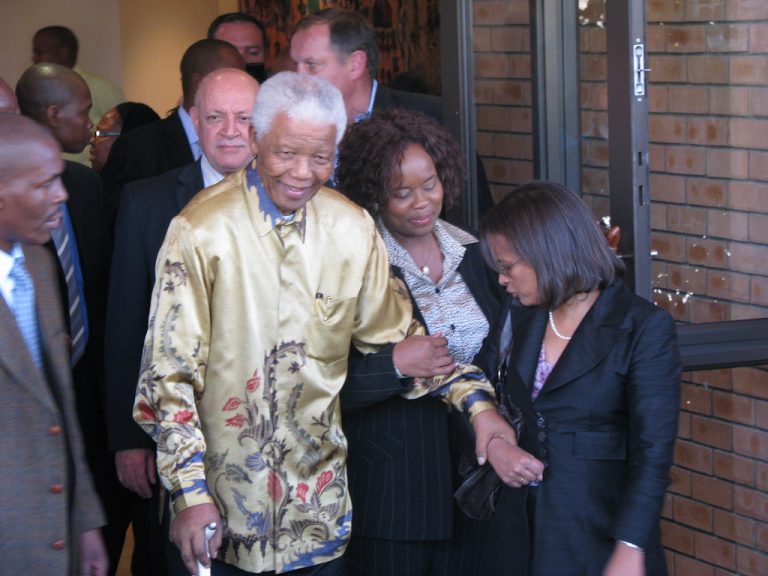 Nelson Mandela bol milovaný i obdivovaný po celom svete, prečítajte si teraz niečo o jeho živote