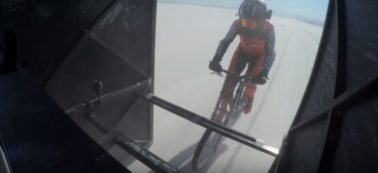 Aktuálne najrýchlejším človekom na bicykli je žena