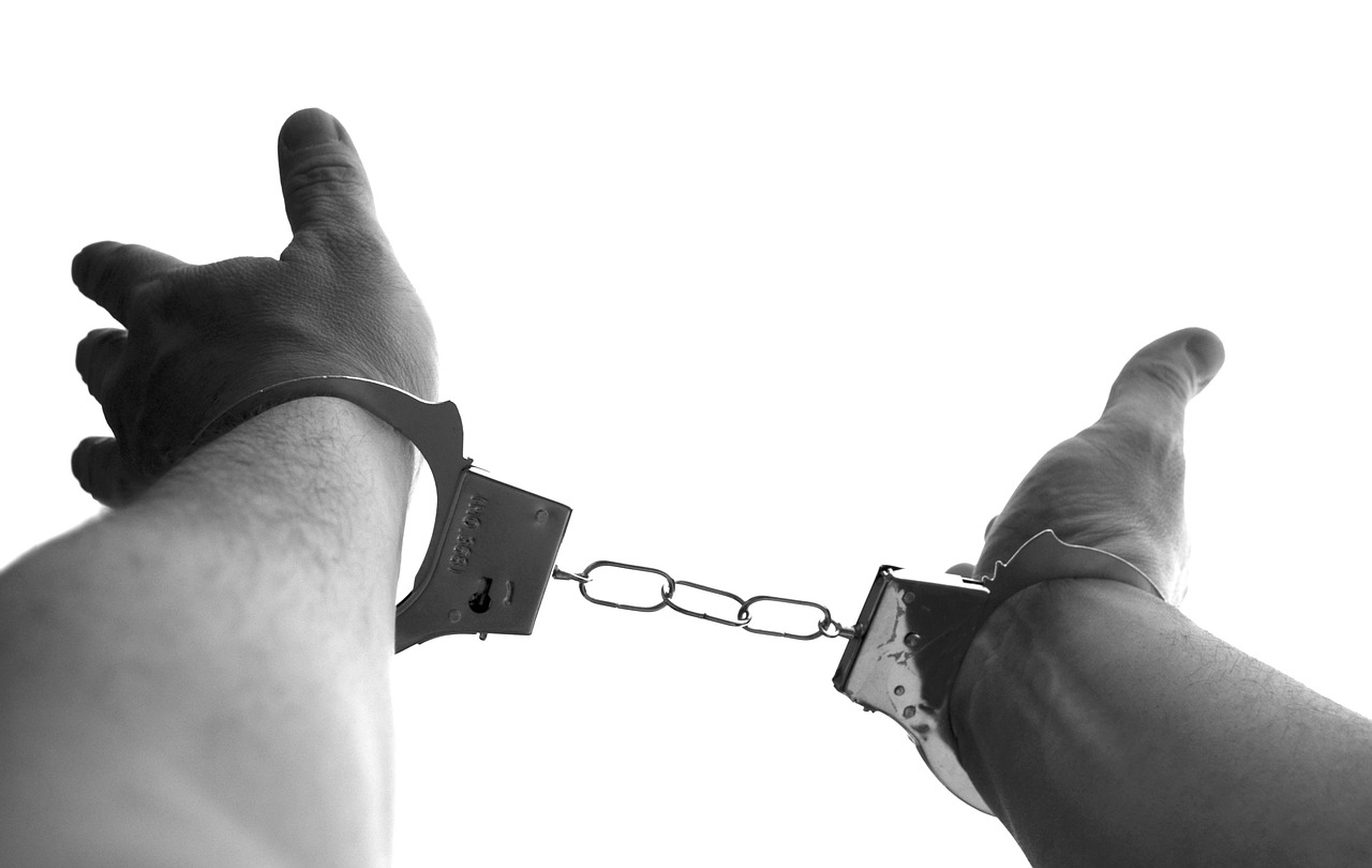 Photo by KlausHausmann handcuffs fotografia