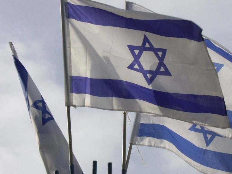 Izrael – mimoriadne vzdelaní obyvatelia, niekoľko vynálezov, ktoré bežne kupujete i najkvalitnejšie vína. Dočítate sa však omnoho viac