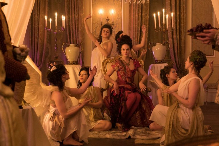 Prichádza očakávaná druhá séria londýnskych neviestok a spolu s ňou zvodná kráska Liv Tyler