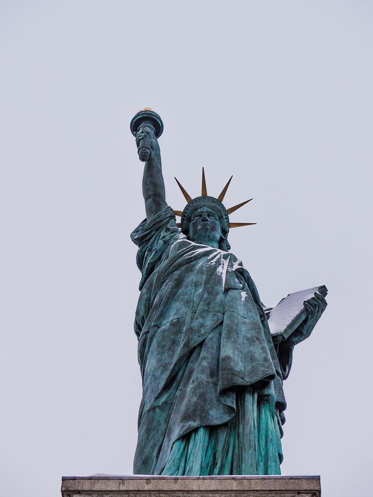 paris statue of liberty fotografia