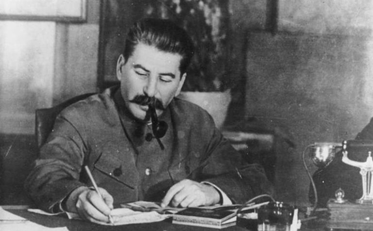 Mal na rukách krv miliónov mŕtvych ľudí a aj napriek tomu bol dvakrát nominovaný na Nobelovu cenu za mier – Josif Stalin