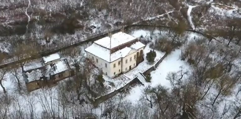 Tak takáto ponuka sa nevidí len tak často! Na strednom Slovensku predávajú kaštieľ s obrovským pozemkom za rozprávkovú cenu