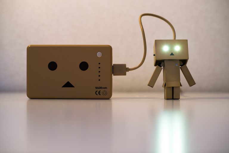 Zdá sa, že v blízkej budúcnosti budú naše smartfóny nabíjať nabíjačky vyrobené z plastového odpadu