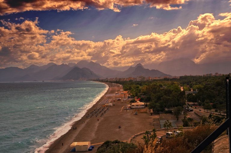 Antalya nie je len kebab ale predovšetkým krásne historické mesto ideálne na dovolenku a spoznávanie tureckej kultúry